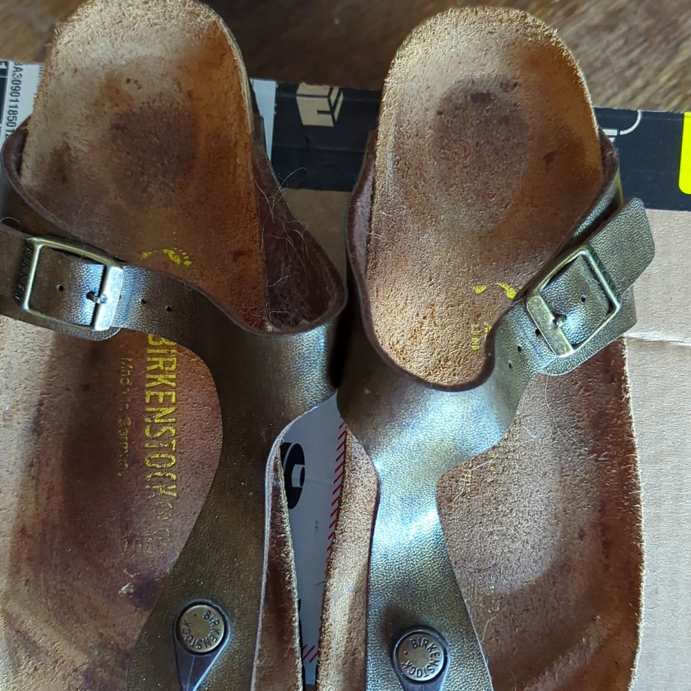 Lady size 39 barely used Birkenstocks thong toe